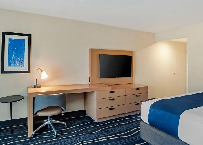 Best Western Plus Marina Gateway Hotel